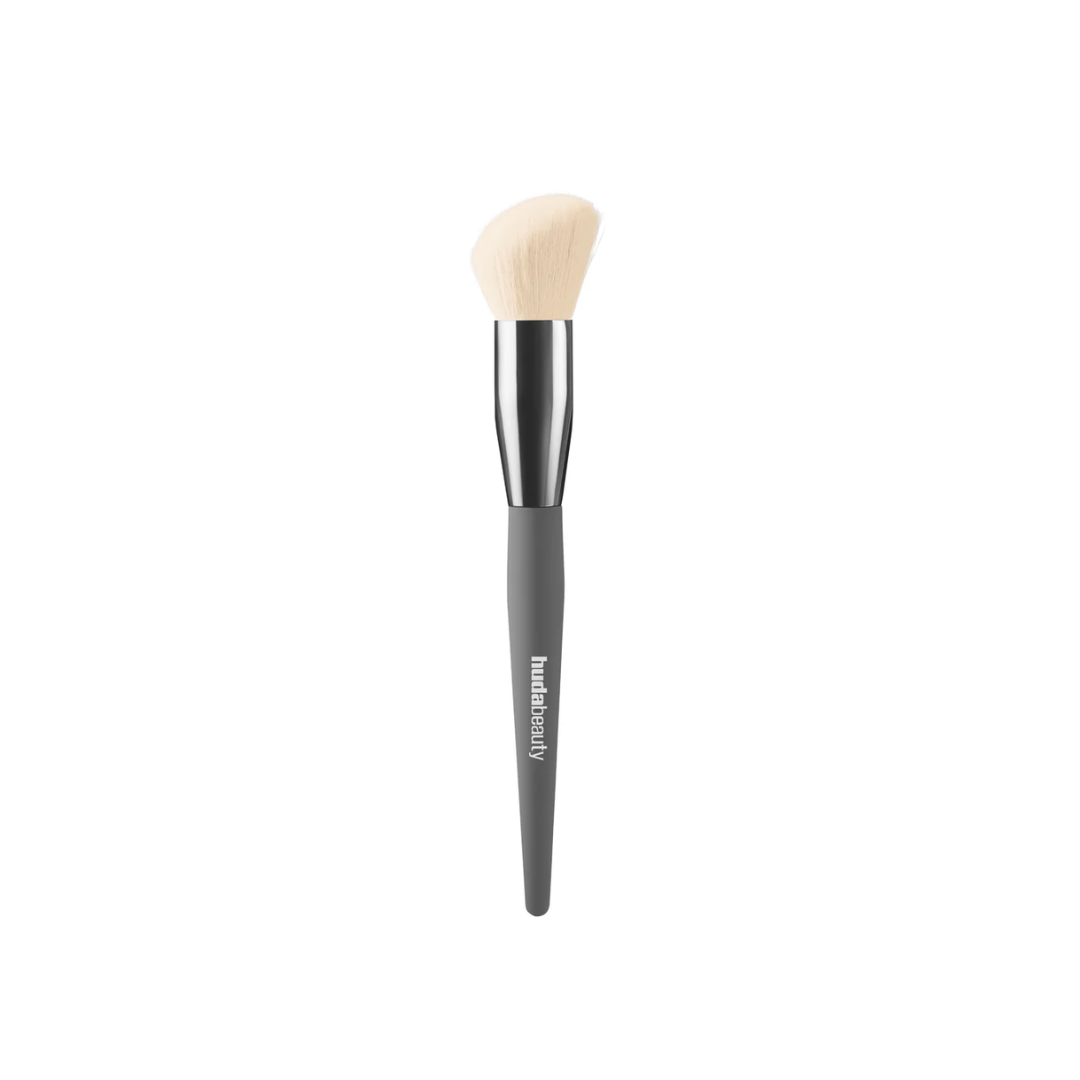 Diffusing Definition Brush Huda Beauty Diffusing Cheek Brush | Makeup Tools and Brushes – Feel22Egypt